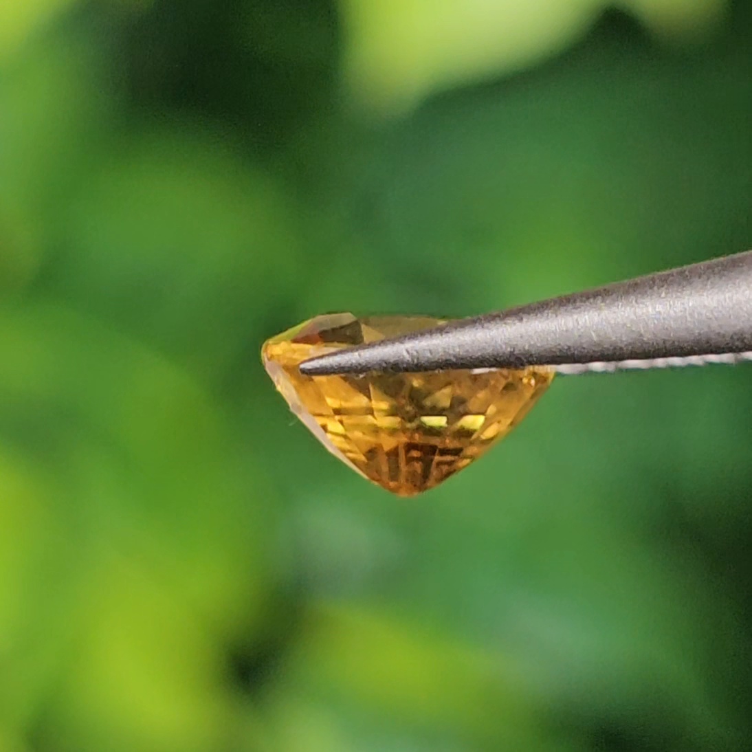 พลอย บุษราคัม yellow sapphire 0.86 กะรัต (Cts.) พลอยแท้ อัญมณีมงคลประจําวันเกิด เครื่องประดับพลอย