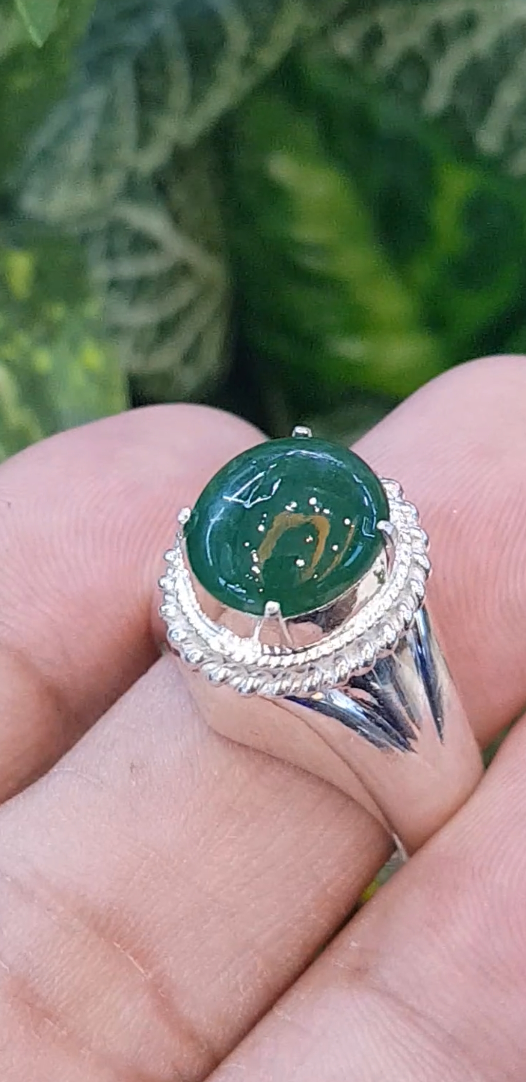หยก พม่า แท้ Jade แหวนหยก 翡翠戒指 (Jadeite ring) 3.42 กะรัต (Cts.) (Size) 61 ดิบ ไม่ผ่านการปรับปรุง (Type A) พม่า (Myanmar)