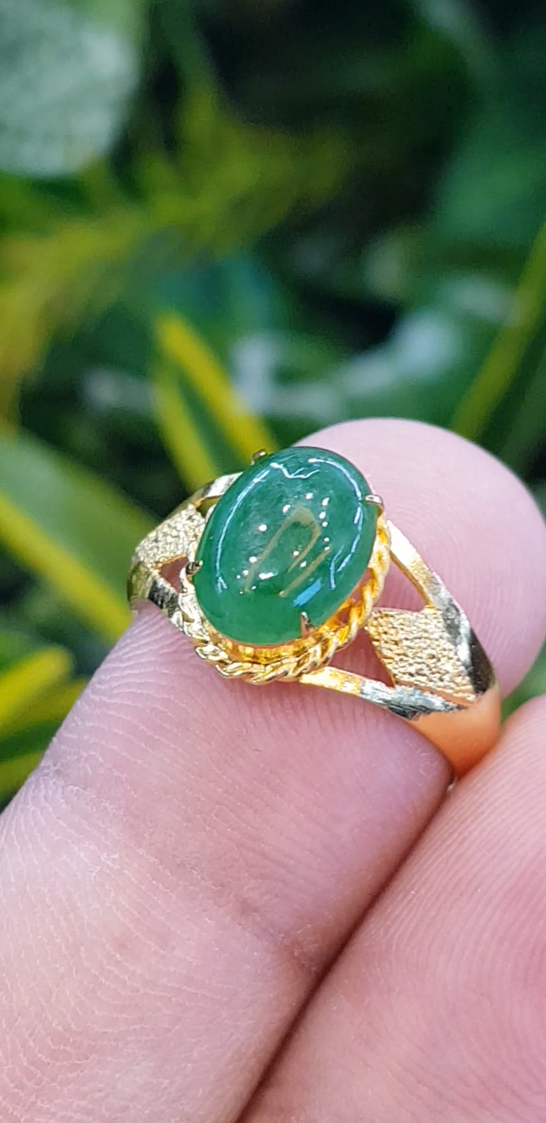 หยก พม่า แท้ Jade แหวนหยก 翡翠戒指 (Jadeite ring) 1.75 กะรัต (Cts.) Size 57 ดิบ ไม่ผ่านการปรับปรุง (Type A) พม่า (Myanmar)