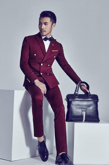 เช่า ชุดสูทชาย สีไวน์แดง สองกระดุม แบบคลาสสิก