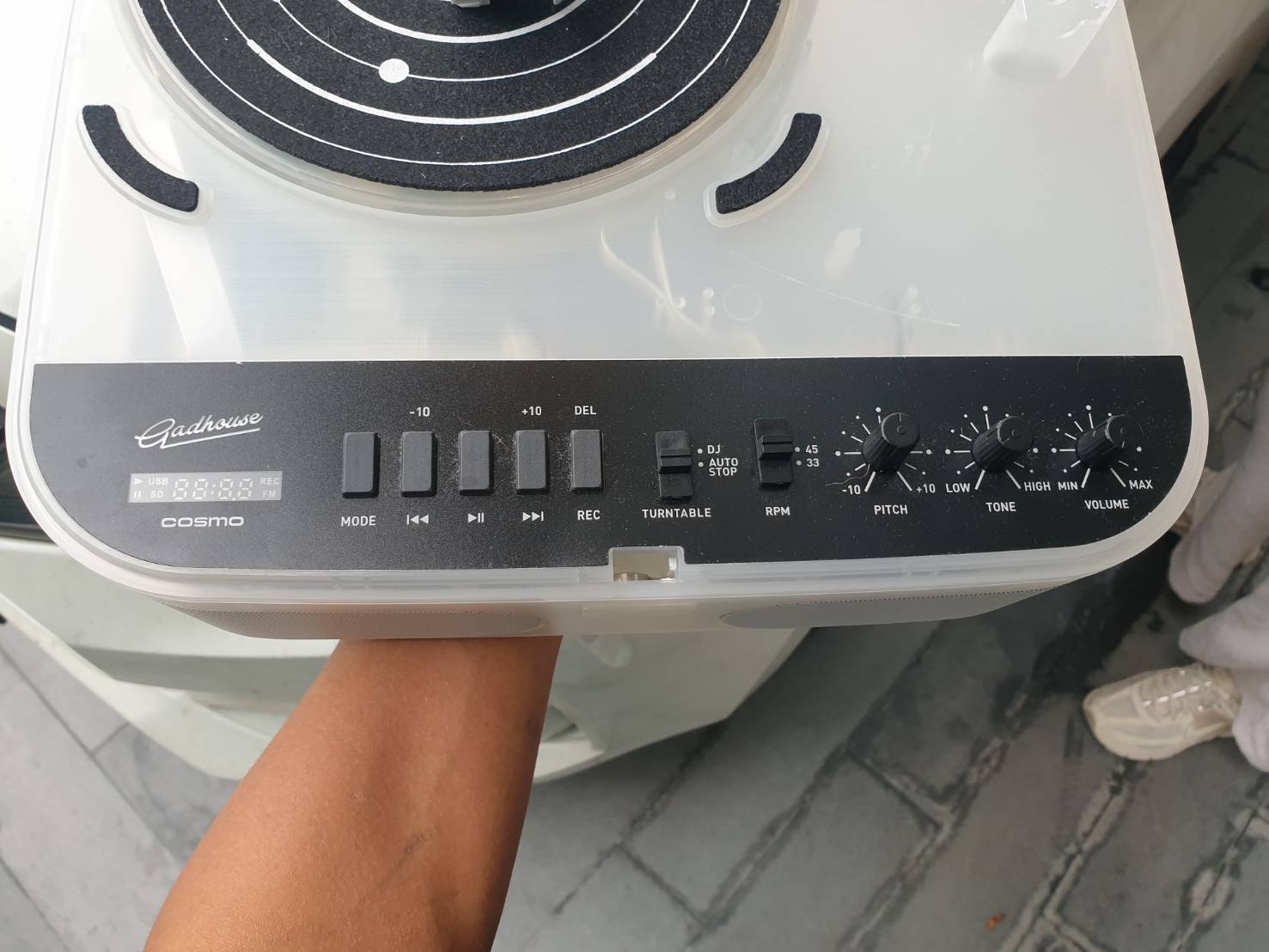 COSMO เครื่องเล่นแผ่นเสียง Gadhouse