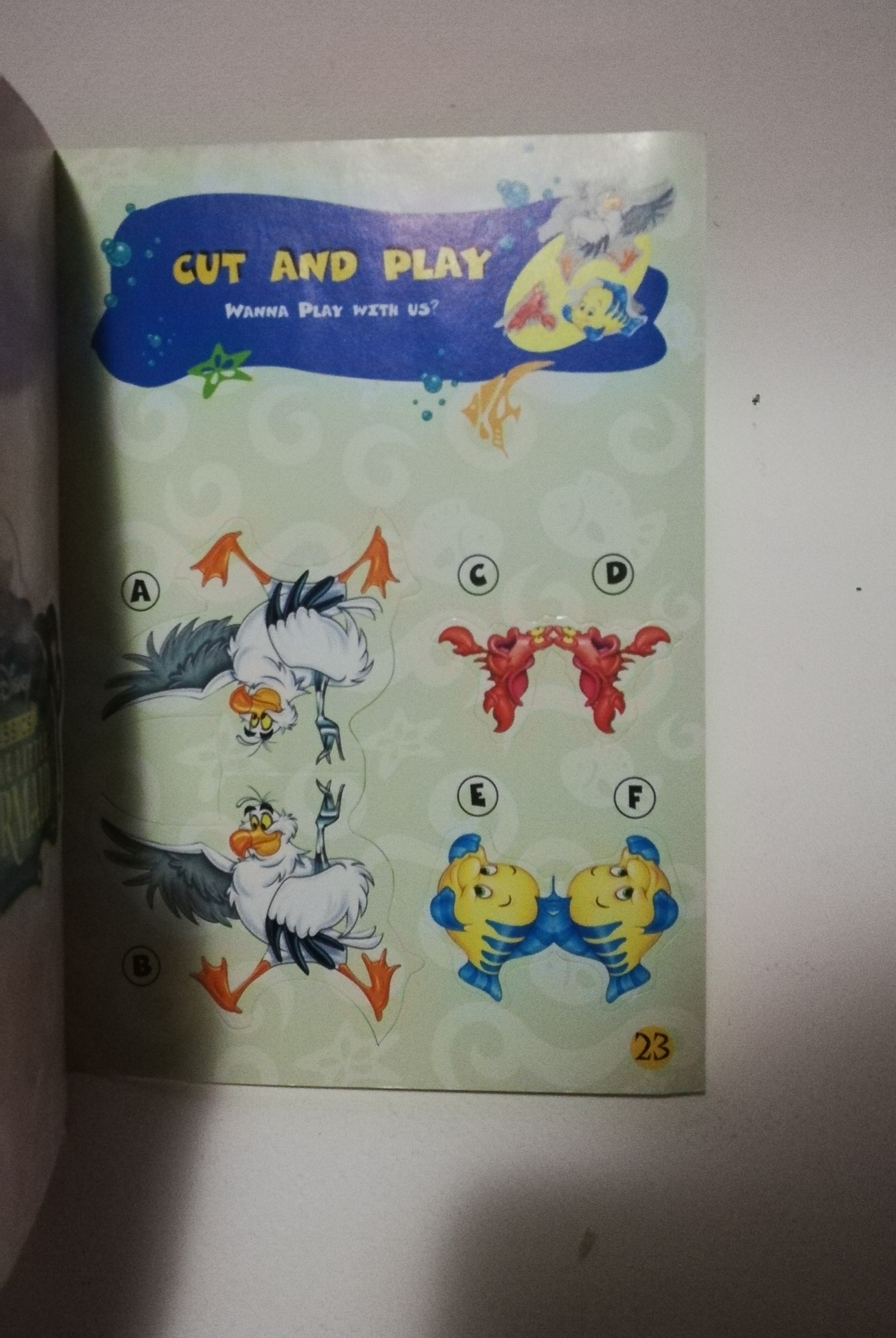 มีหลายภาพ, มีตำหนิ โปรดดูทุกภาพ, สมุดภาพเจ้าหญิงเงือกน้อยแอเรียล, the Little Mermaid ขนาด 19 cm, เป็นสมุดภาพการ์ด ที่คั่นหนังสือ ป้ายสมุดโทรศัพท์การ์ดอวยพรวันเกิดตัวแขวนโทรศัพท์มือถือเป็นกระดาษสแตนดี้และภาพระบายสี เป็นภาพเงือกน้อยแอเรียล Little Mermaid