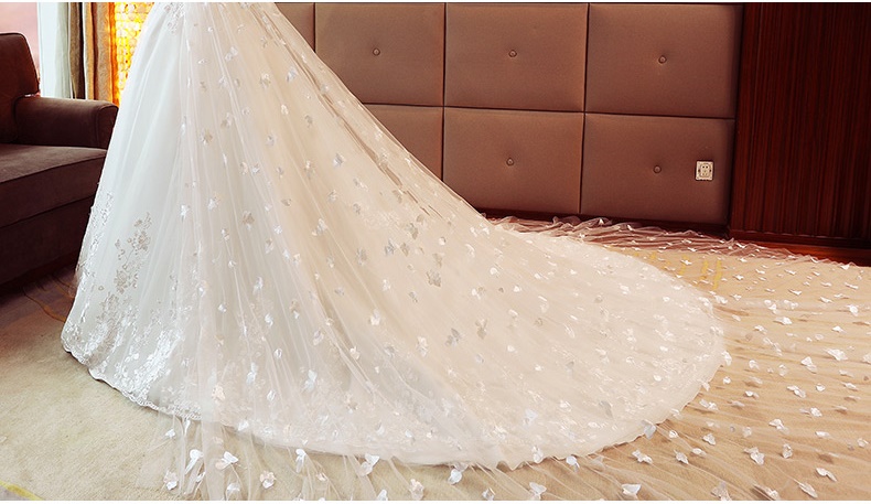 ชุดแต่งงาน ไหล่ปาด หางยาว เชือกผูกหลัง