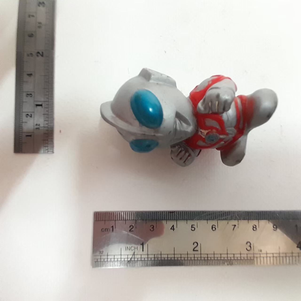 ตัวยาวตัน ขนาด 2.5-3นิ้ว อุลตร้าแมน มิลเลนเนียม SD มือสอง สภาพเก่า มีรอยถลอก งานเก่าหายาก ไม่พบบ่อย