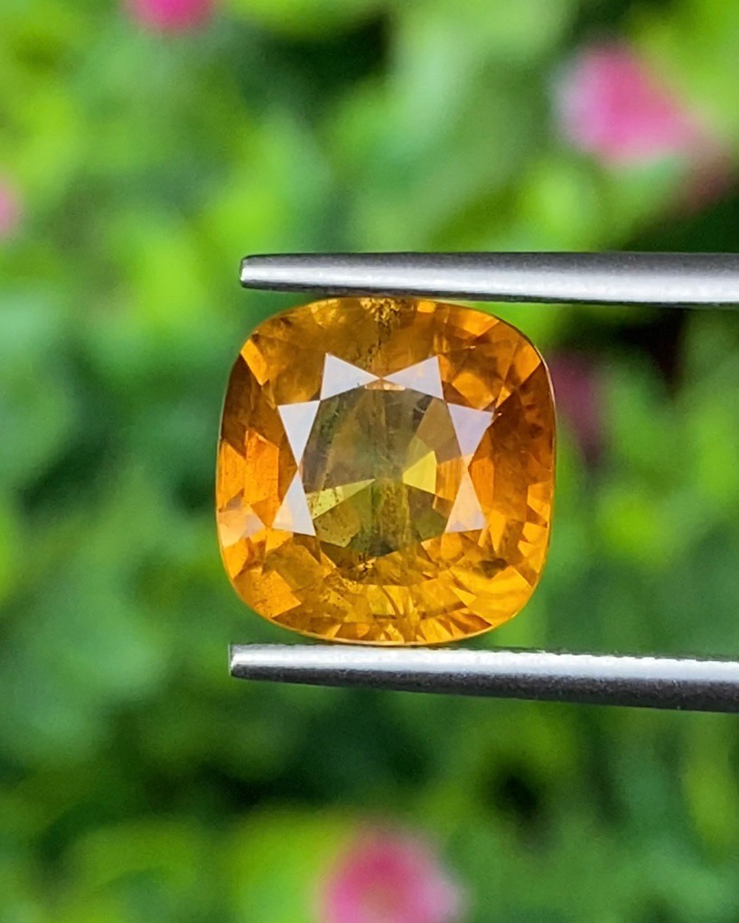 พลอย บุษราคัม Yellow Sapphire 5.02 กะรัต (Cts.) พลอยแท้ อัญมณีมงคลประจําวันเกิด เครื่องประดับพลอย