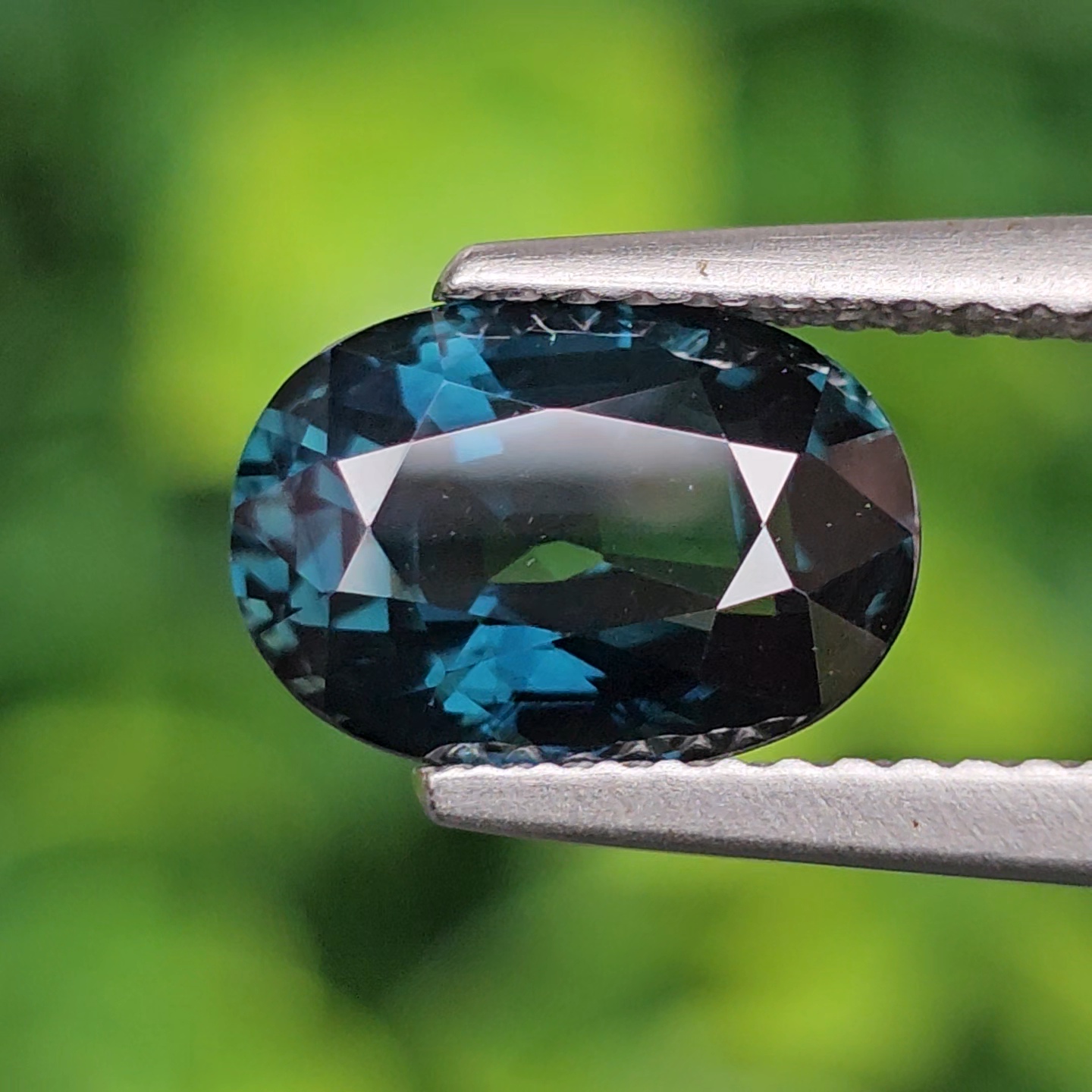 พลอย แซปไฟร์สีน้ำเงินอมเขียว Teal Sapphire 3.03 กะรัต (Cts.) พลอยแท้ อัญมณีมงคลประจําวันเกิด เครื่องประดับพลอย