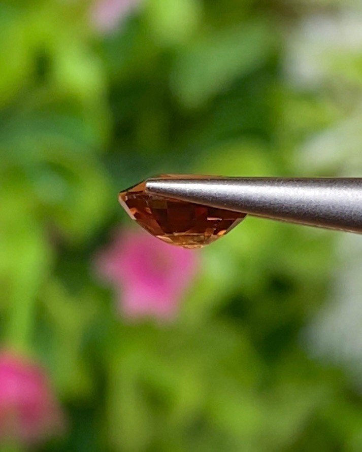 พลอย เพทาย (Zircon) 1.38 กะรัต (Cts.) พลอยแท้ อัญมณีมงคลประจําวันเกิด เครื่องประดับพลอย