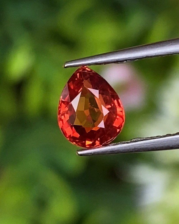 พลอย ออเรนจ์ แซฟไฟร์ Orange Sapphire 0.93 กะรัต (Cts.) พลอยแท้ อัญมณีมงคลประจําวันเกิด เครื่องประดับพลอย