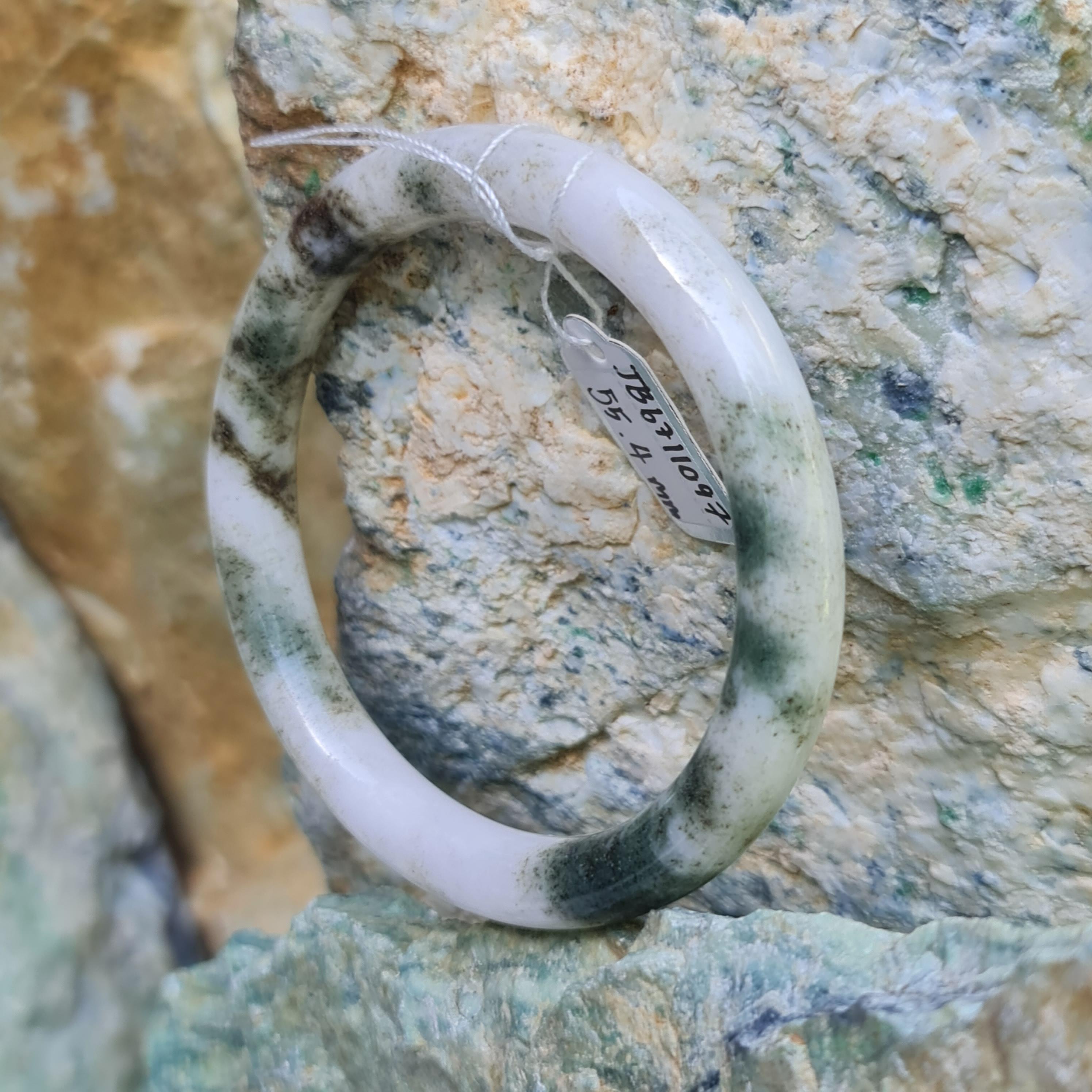 JB6711097 หยก พม่า แท้ Jade กำไลหยก 55.4 มม (Jade bracelet) พม่า (Myanmar)