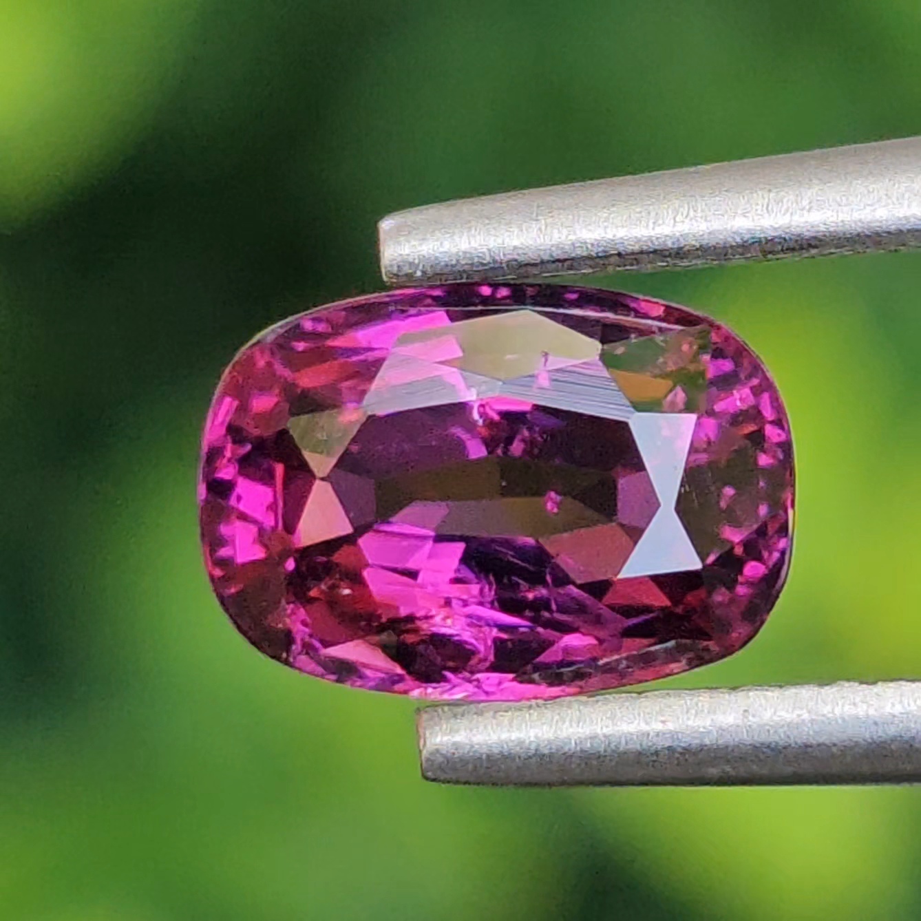 พลอย อุมบาไลต์ การ์เน็ต Umbalite Garnet 1.43 กะรัต (Cts.) ดิบ Unheated ลอยแท้ อัญมณีมงคลประจําวันเกิด เครื่องประดับพลอย