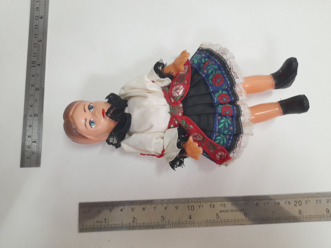 มีหลายภาพ,ตุ๊กตาเก่า แฮนด์เมดวินเทจ Pernenky Doll,Czech Moravian งานเรทโทร ขนาดตามรูป ชุดผ้า **ตาขวารีเพนท์ ส่วนอื่นสภาพเดิมๆมือสอง สภาพดี