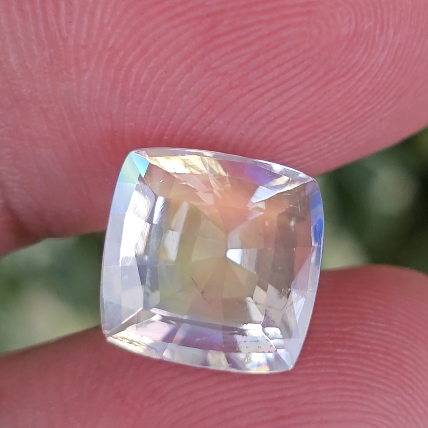 พลอย มูนสโตน เรนโบว์ Rainbow Moonstone 5.64 กะรัต (cts.) พลอยแท้ อัญมณีมงคลประจําวันเกิด เครื่องประดับพลอย