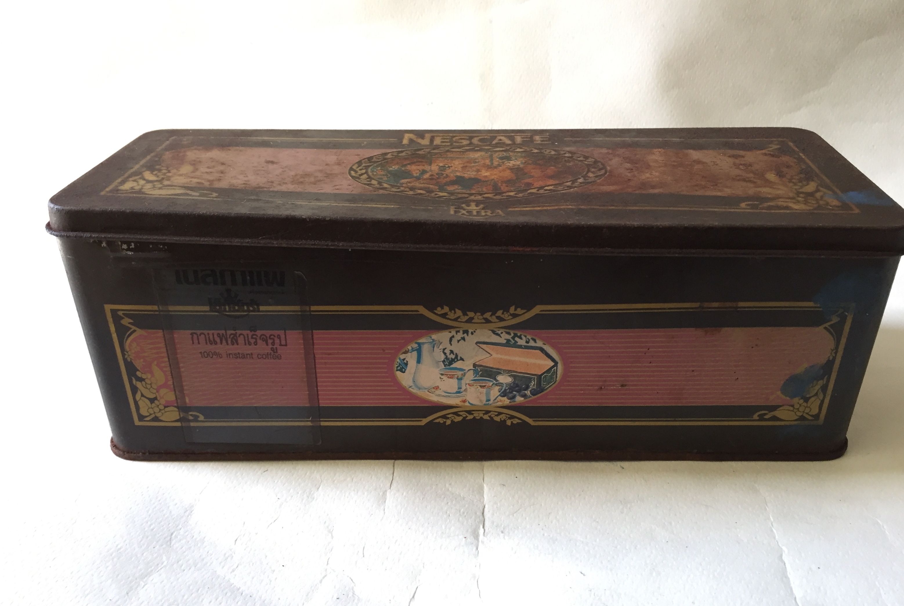 ของสะสม กล่องสังกะสี **มีคราบสนิมทั้งใบตามภาพ (กล่องโลหะ) กล่องเนสกาแฟเก่า "NESCAFE EXTRA กาแฟสำเร็จรูป 100%". **กรุณาเลือก 1 หรือ 2