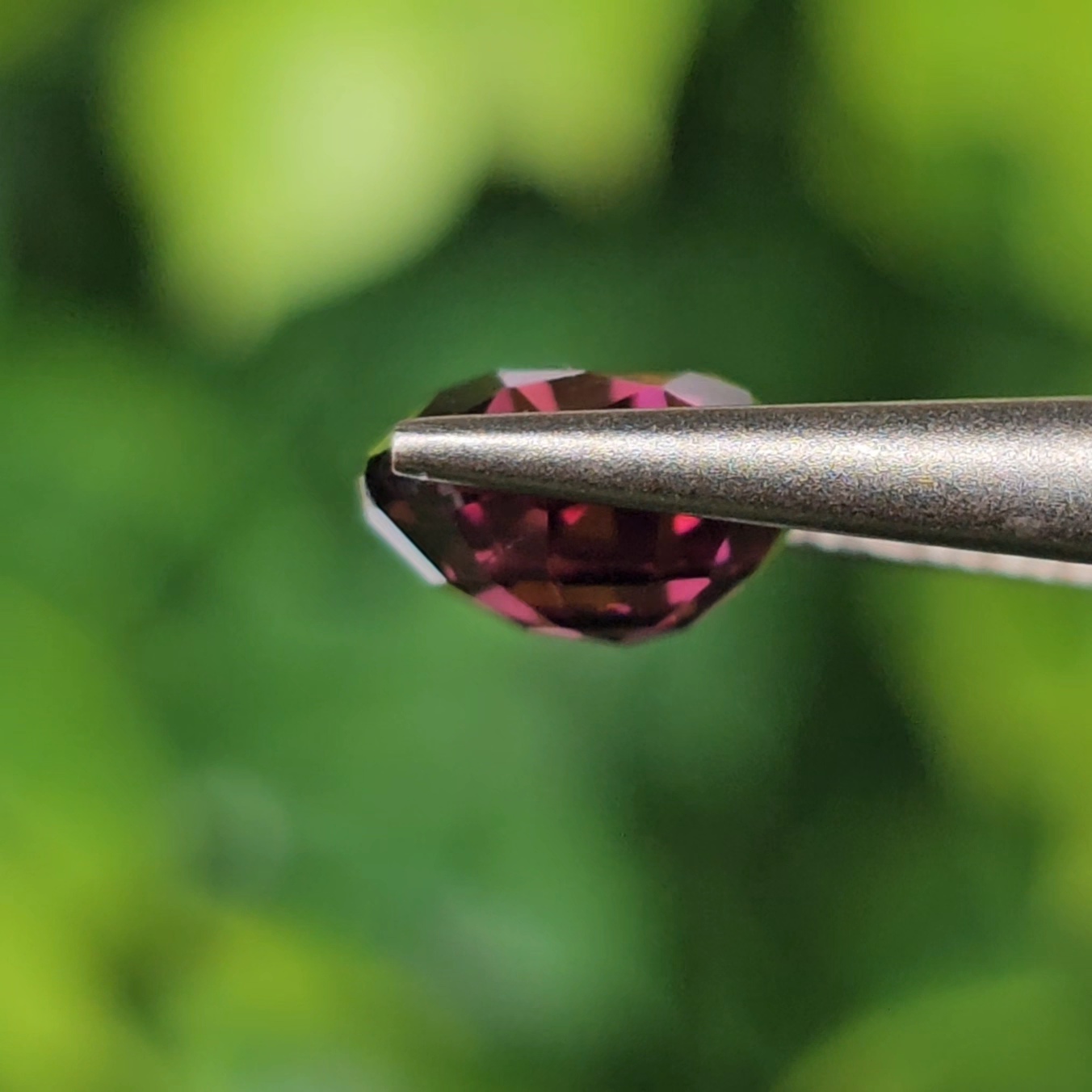 พลอย รูเบลไลต์ ทัวร์มาลีน Rubelite Tourmaline 1.27 กะรัต (Cts.) พลอยแท้ อัญมณีมงคลประจําวันเกิด เครื่องประดับพลอย