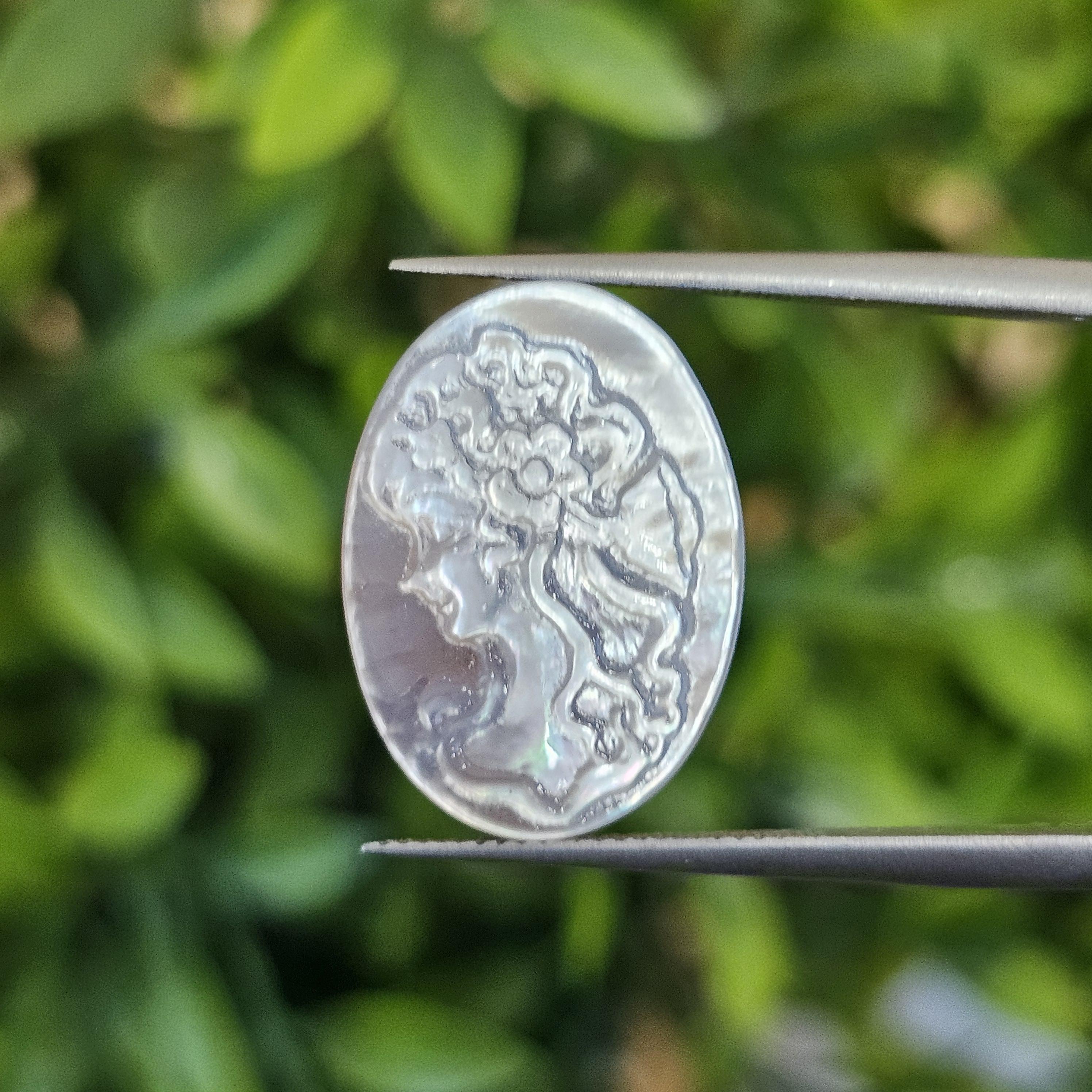 เปลือกหอยมุก แกะสลัก Pearl Shell Carved 4.12 กะรัต (Cts.)