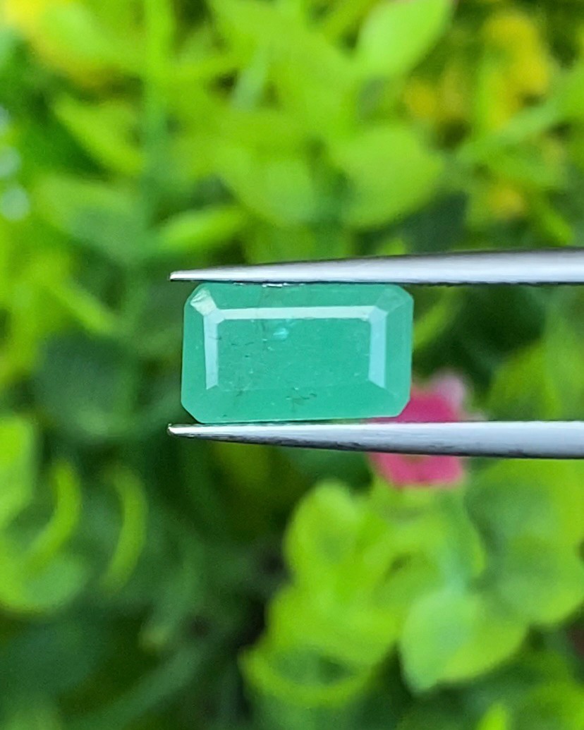 พลอย มรกต Natural Emerald แซมเบีย 2.51 กะรัต (Cts.) พลอยแท้ อัญมณีมงคลประจําวันเกิด เครื่องประดับพลอย