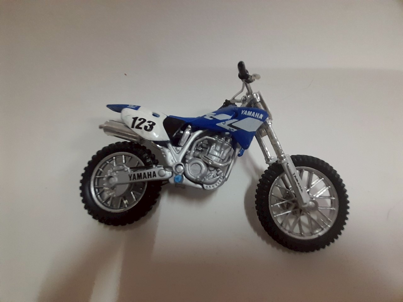 มีหลายภาพ รถมอเตอร์ไซค์Yamaha YZ400f Maisto Limited edition 1:18