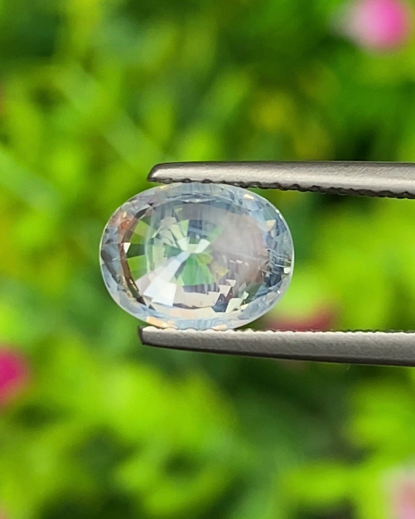 พลอย ขาว ไวท์ แซฟไฟร์ White Sapphire 2.08 กะรัต (Cts.) พลอยแท้ อัญมณีมงคลประจําวันเกิด เครื่องประดับพลอย