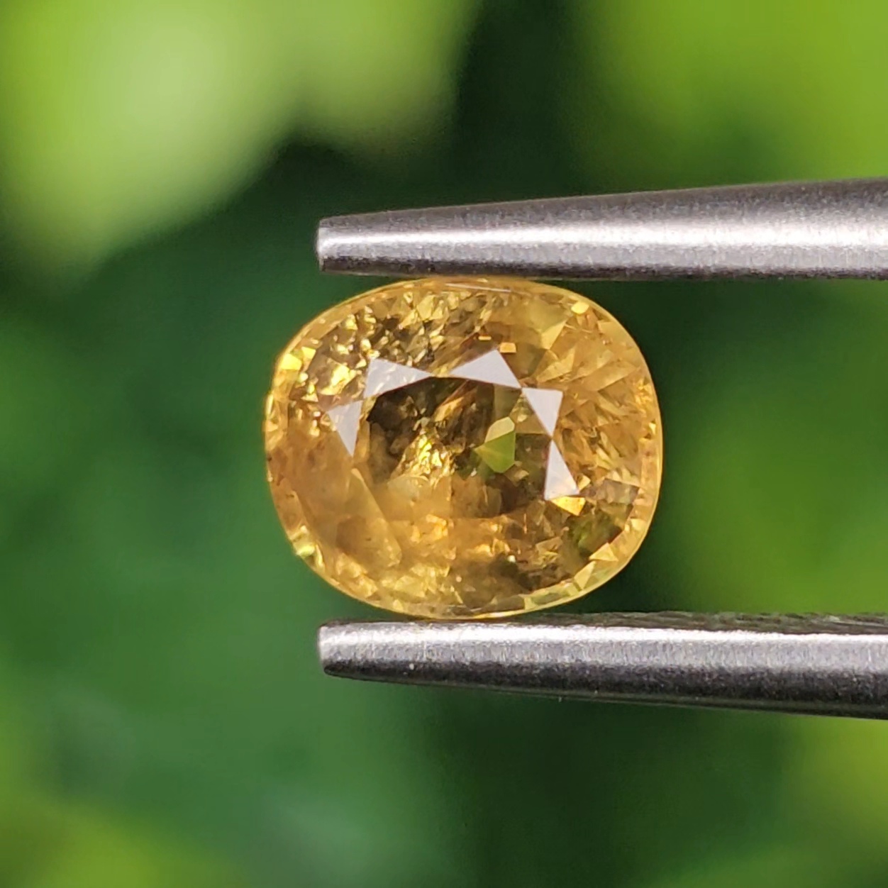 พลอย บุษราคัม yellow sapphire 0.86 กะรัต (Cts.) พลอยแท้ อัญมณีมงคลประจําวันเกิด เครื่องประดับพลอย