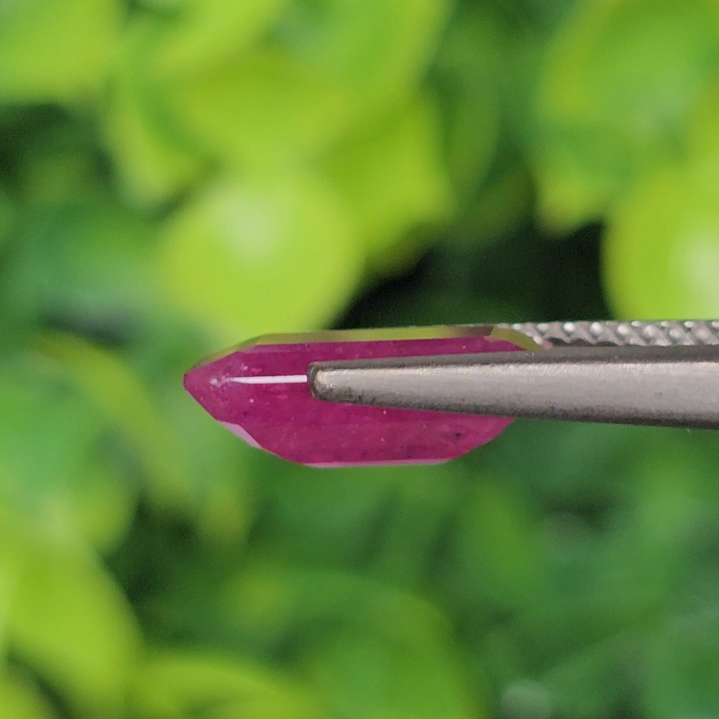 พลอย ทับทิม พม่า (Burmese Ruby Sapphire) 3.75 กะรัต (Cts.) พลอยแท้ อัญมณีมงคลประจําวันเกิด เครื่องประดับพลอย