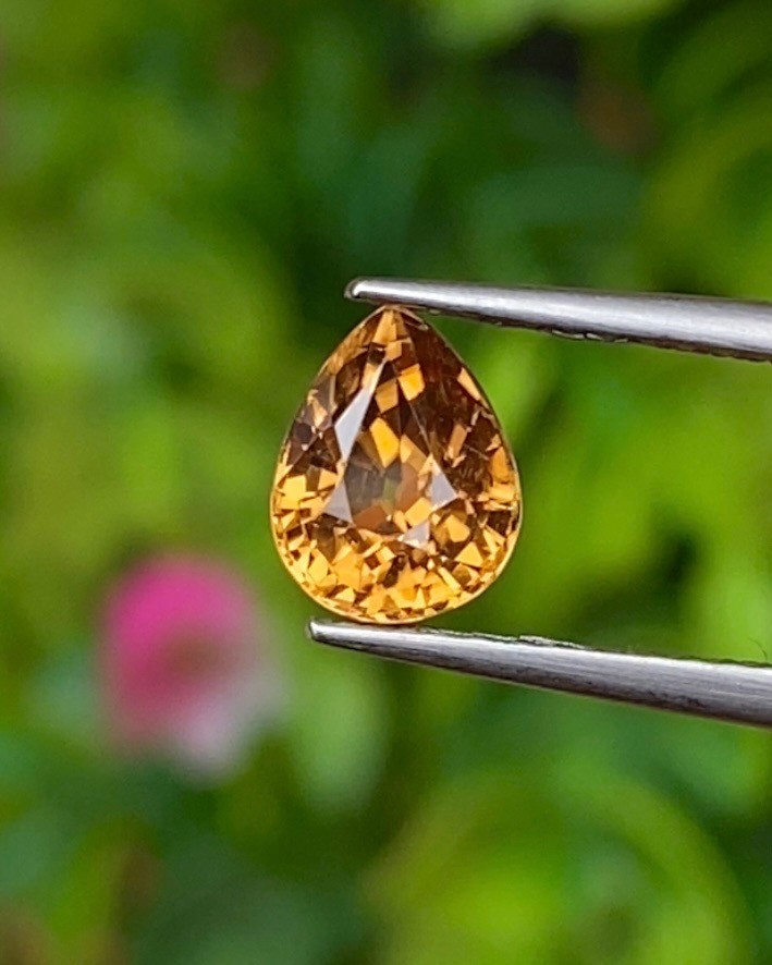 พลอย เพทาย (Zircon) 1.31 กะรัต (Cts.) พลอยแท้ อัญมณีมงคลประจําวันเกิด เครื่องประดับพลอย