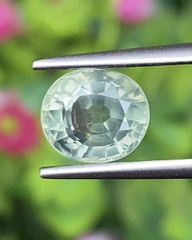 พลอย เขียวส่อง Green Sapphire 2.15 กะรัต (Cts.) ดิบ Unheated พร้อมใบเซอร์ พลอยแท้ อัญมณีมงคลประจําวันเกิด เครื่องประดับพลอย