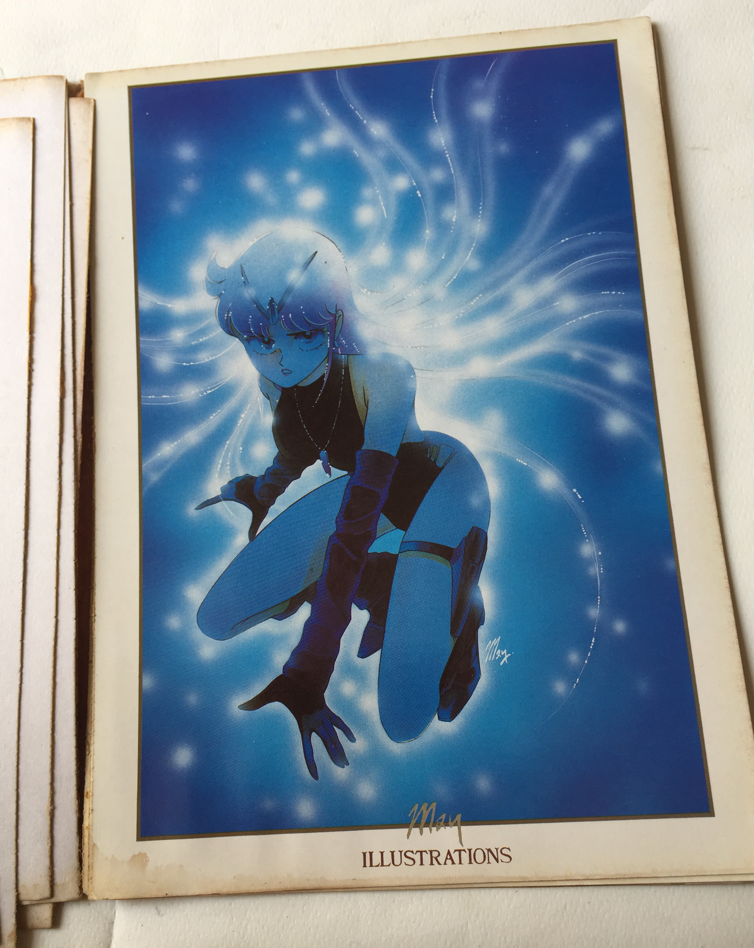 หนังสือภาพเก่า***หน้าไม่ครบ แต่ละแผ่นหลุดจากสัน มีรอย ตามภาพ May Illustrations ภาพการ์ตูนสวย ภาพสีทั้งเล่ม ลายเส้นจากคุณเมย์ ผลงานโดย May, Present โดย Main Point ชุดที่ 2 ปี 1987