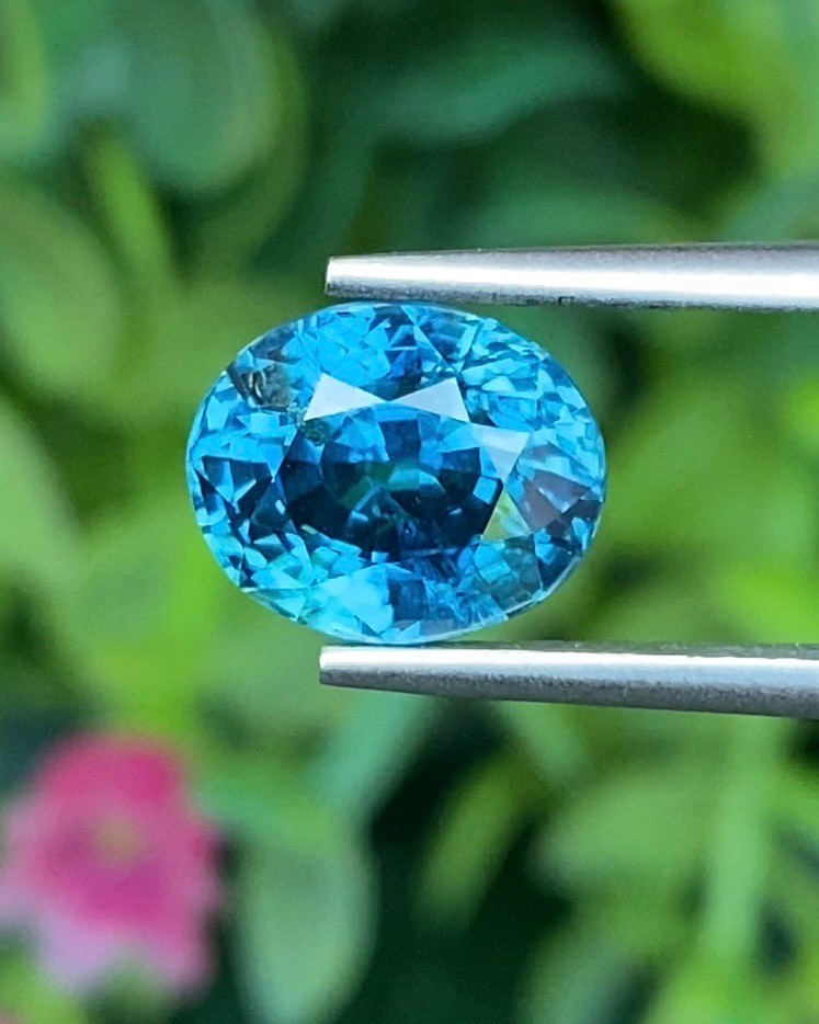 พลอย เพทาย (Zircon) 3.79 กะรัต (Cts.) พลอยแท้ อัญมณีมงคลประจําวันเกิด เครื่องประดับพลอย