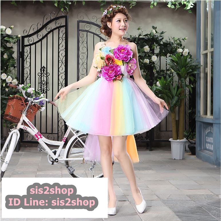 พร้อมเช่า ชุดแฟนซีสั้น แบบเกาะอก แต่งดอกไม้หลากสี กระโปรงสายรุ้ง ชายด้านหลังยาว (ซิปหลัง)