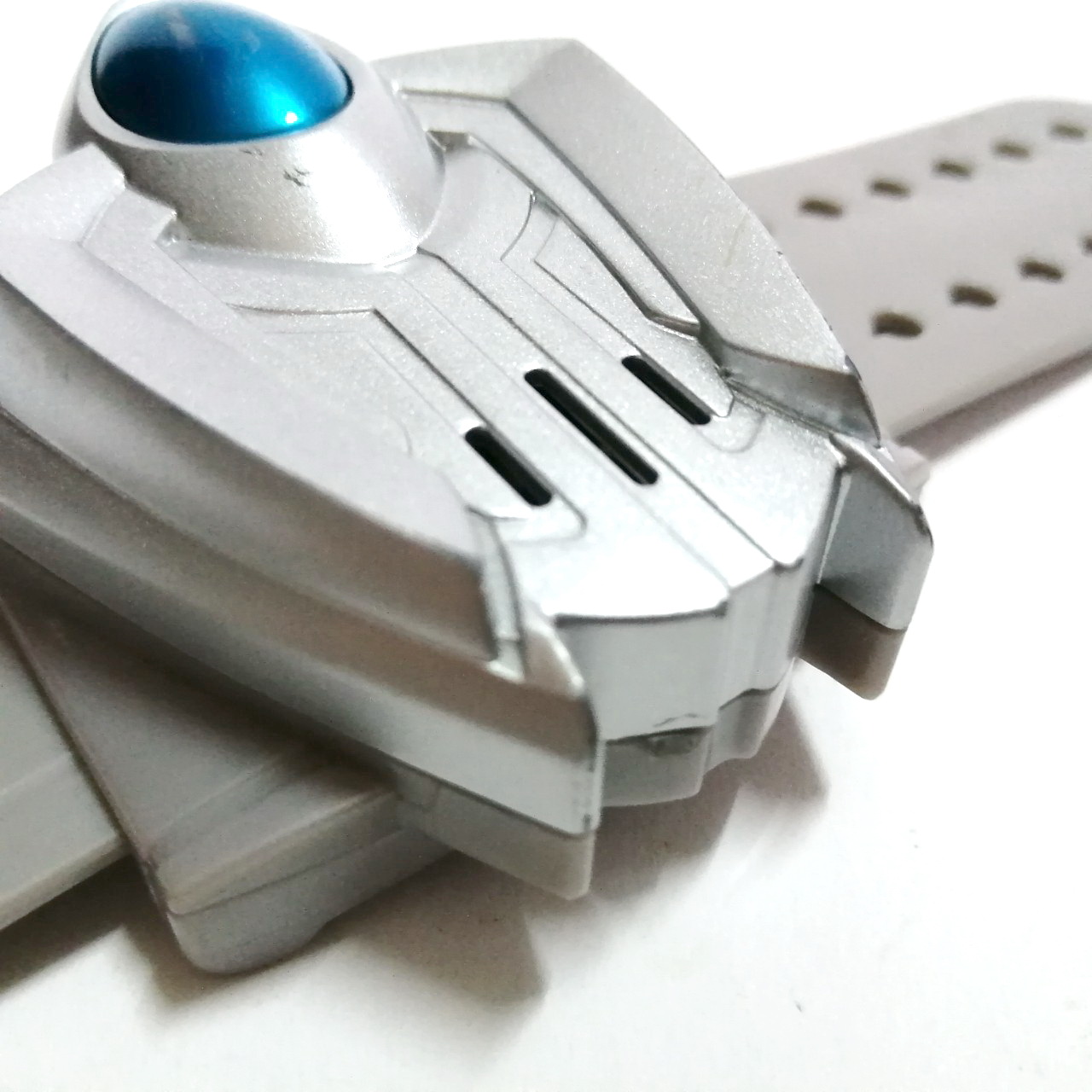 ซาก้า เบลซเลท อุปกรณ์แปลงร่างรวม สำหรับ3อุลตร้าแมน คือ อุลตร้าแมนซีโร่, อุลตร้าแมนไดน่า และ อุลตร้าแมนคอสมอส รวมร่างกัน เป็นอุลตร้าแมนซาก้า ขนาดตามภาพ กดปุ่มมีเสียง สภาพดี มีรอยบ้าง อุปกรณ์ครบ รวมสายสภาพดี