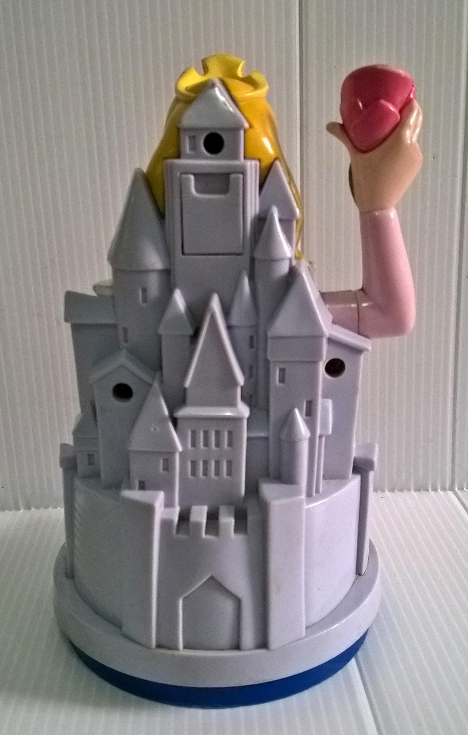 Topper เจ้าหญิงออโรร่า **มีรอยที่หน้า ตามภาพ ,เจ้าหญฺิงนิทรา ถือดอกไม้ มือซ้ายพับลงได้ ด้านหลังเป็นรูปปราสาท Disney's Sleeping Beauty