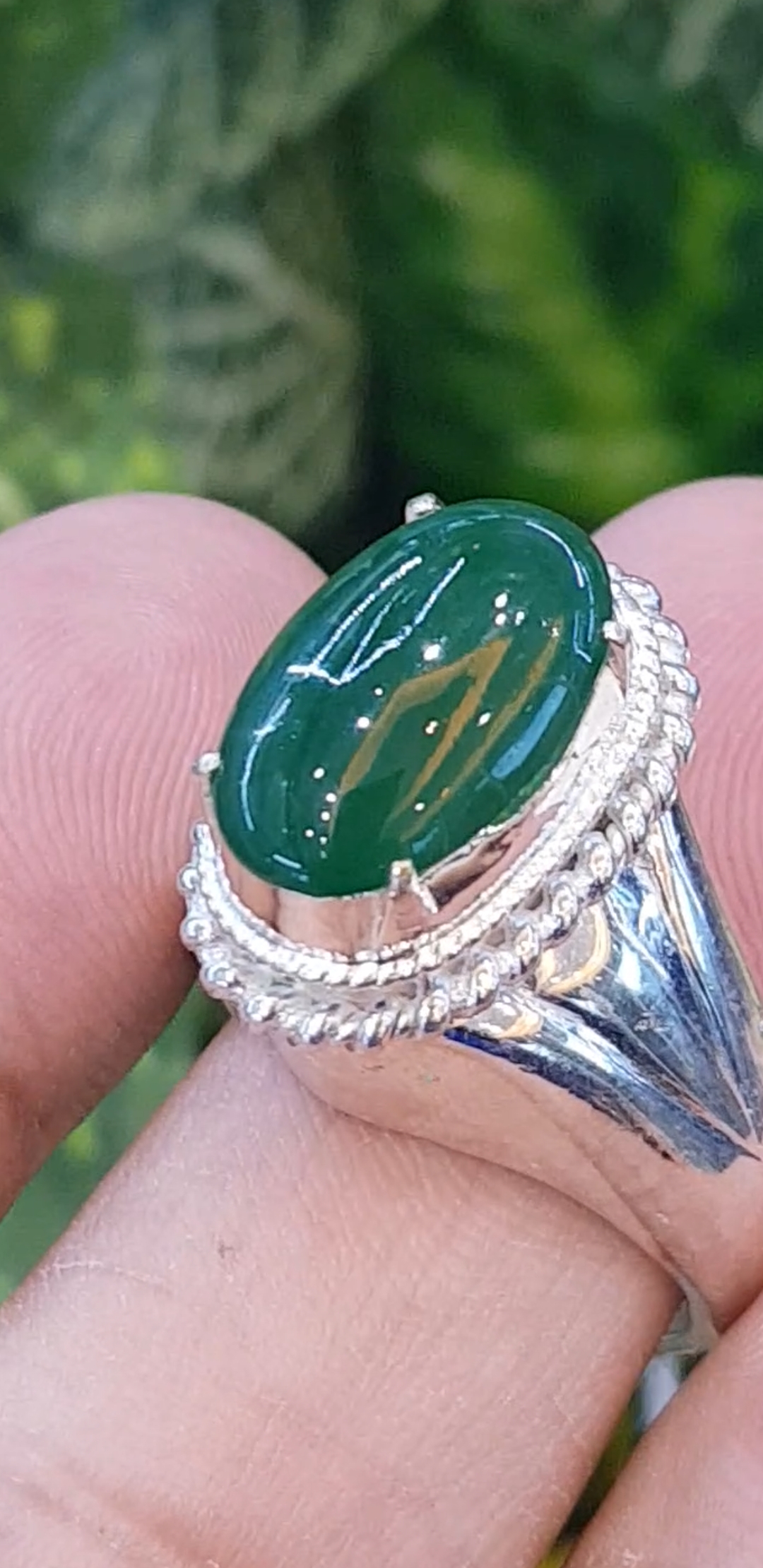 หยก พม่า แท้ Jade แหวนหยก 翡翠戒指 (Jadeite ring) 3.57 กะรัต (Cts.) (Size) 61 ดิบ ไม่ผ่านการปรับปรุง (Type A) พม่า (Myanmar)