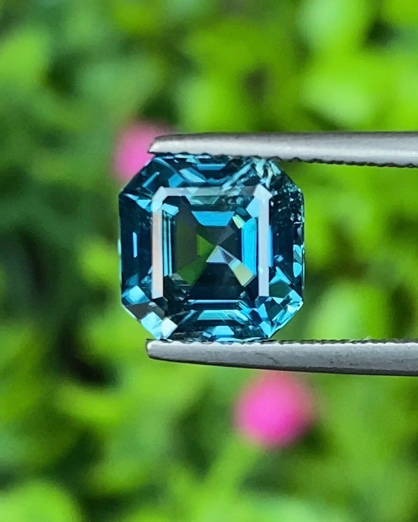 พลอย เพทาย (Zircon) 3.54 กะรัต (Cts.) พลอยแท้ อัญมณีมงคลประจําวันเกิด เครื่องประดับพลอย