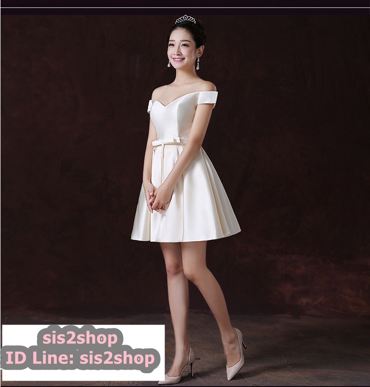 พร้อมส่ง ชุดราตรีสั้น แบบปาดไหล่ ผ้าซาตินเรียบหรู กระโปรงทรงA แต่งโบว์2ชั้น ช่วงเอว สีขาว (เชือกผูกหลัง)