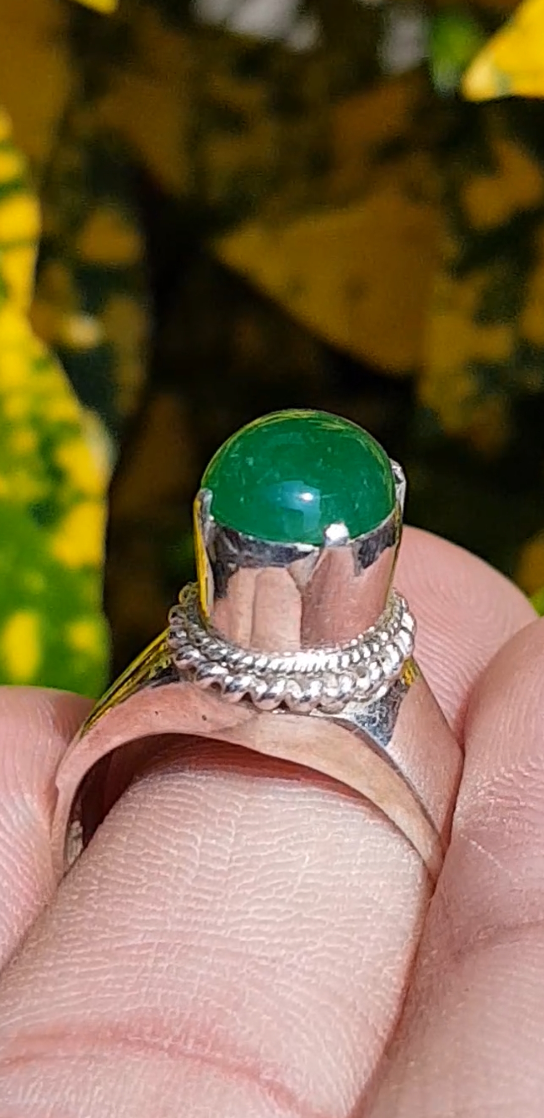 หยก พม่า แท้ Jade แหวนหยก 翡翠戒指 (Jadeite ring) 1.67 กะรัต (Cts.) ดิบ ไม่ผ่านการปรับปรุง (Type A) พม่า (Myanmar)