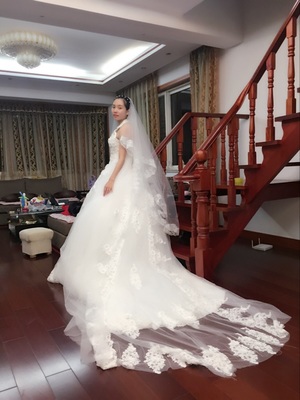 ชุดแต่งงาน คล้องคอ หางยาว เชือกผูกหลัง