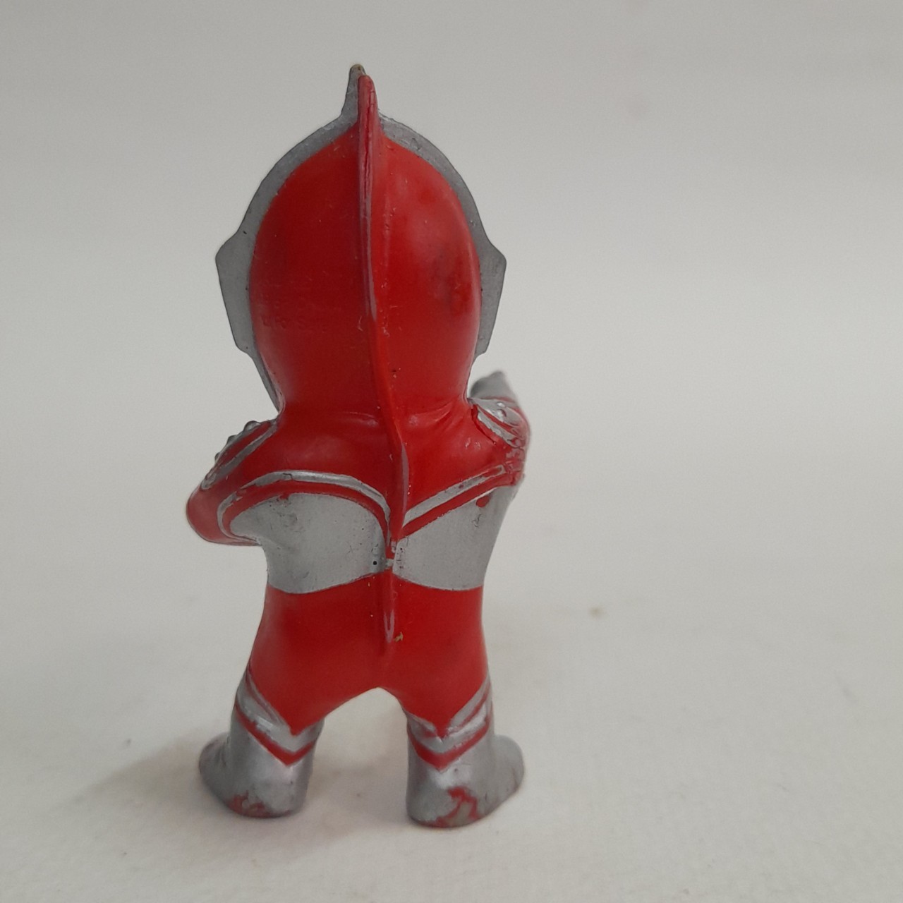 มีหลายภาพมีหลายภาพ **มีรอยสีถลอกตามภาพ ,ฟิกเกอร์ยางตัน อดีตพวงกุญแจ อุลตร้าแมนโซฟี่ ขนาดตามรูป มือสองสภาพมีรอยบ้าง มีตราปั๊ม