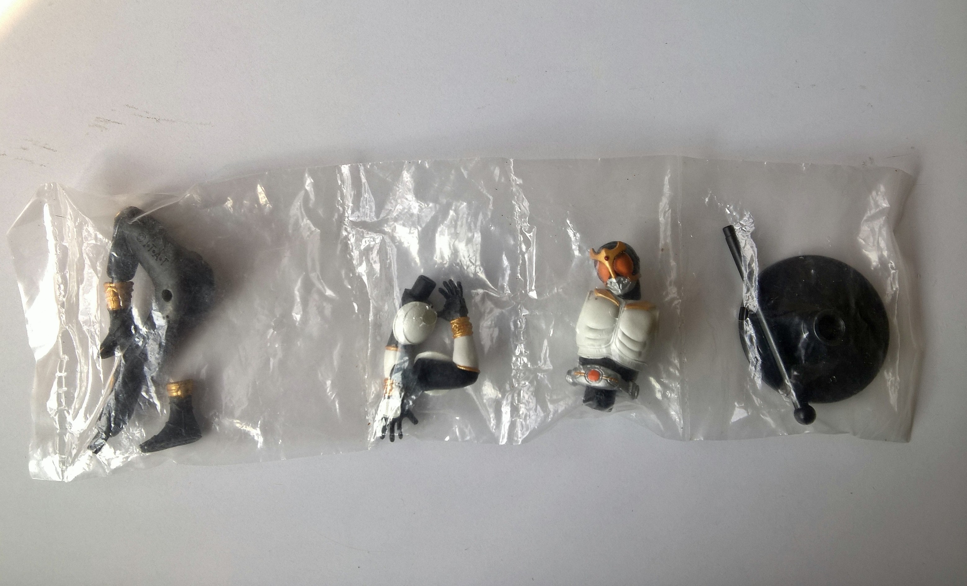 Kashapon Masked Rider Kuuga,Growing Form in Pack กาจาปอง ไรเดอร์คูกะ โกวอิ้งฟอร์ม ร่างขาว