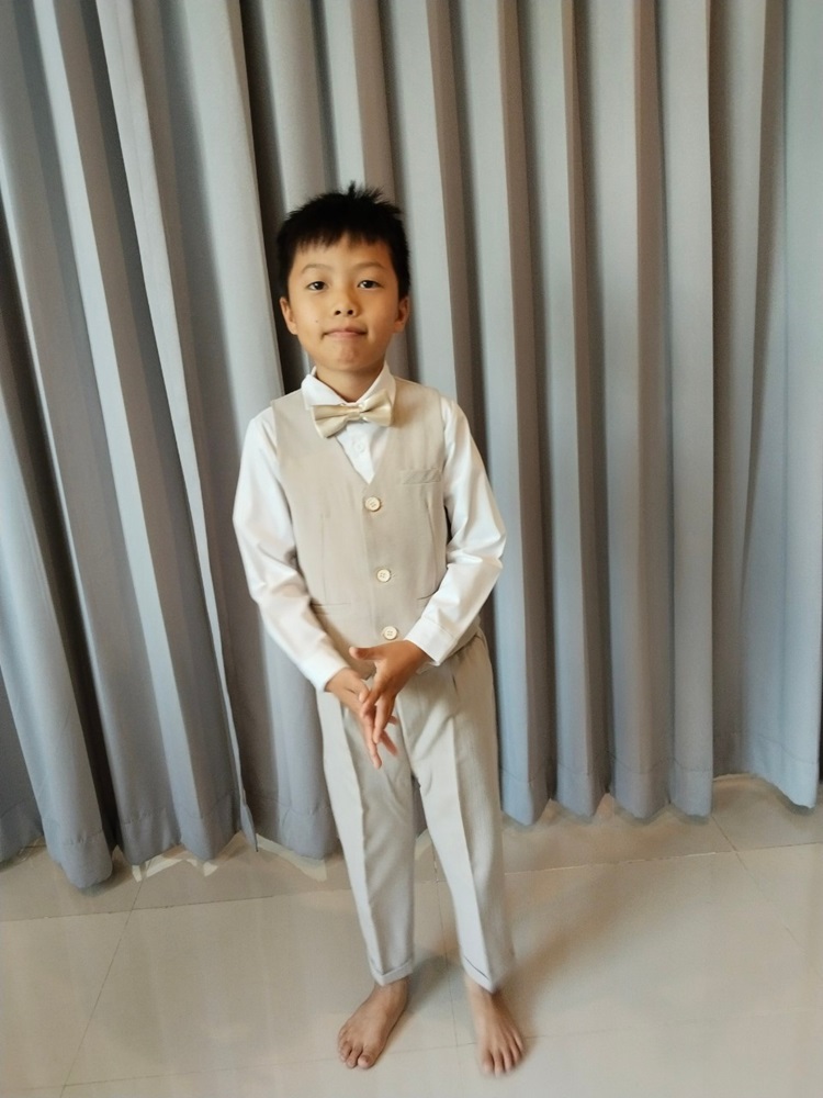เช่า ชุดสูทเด็กชาย 4 กระดุม สีครีม ทอลายในเนื้อผ้า