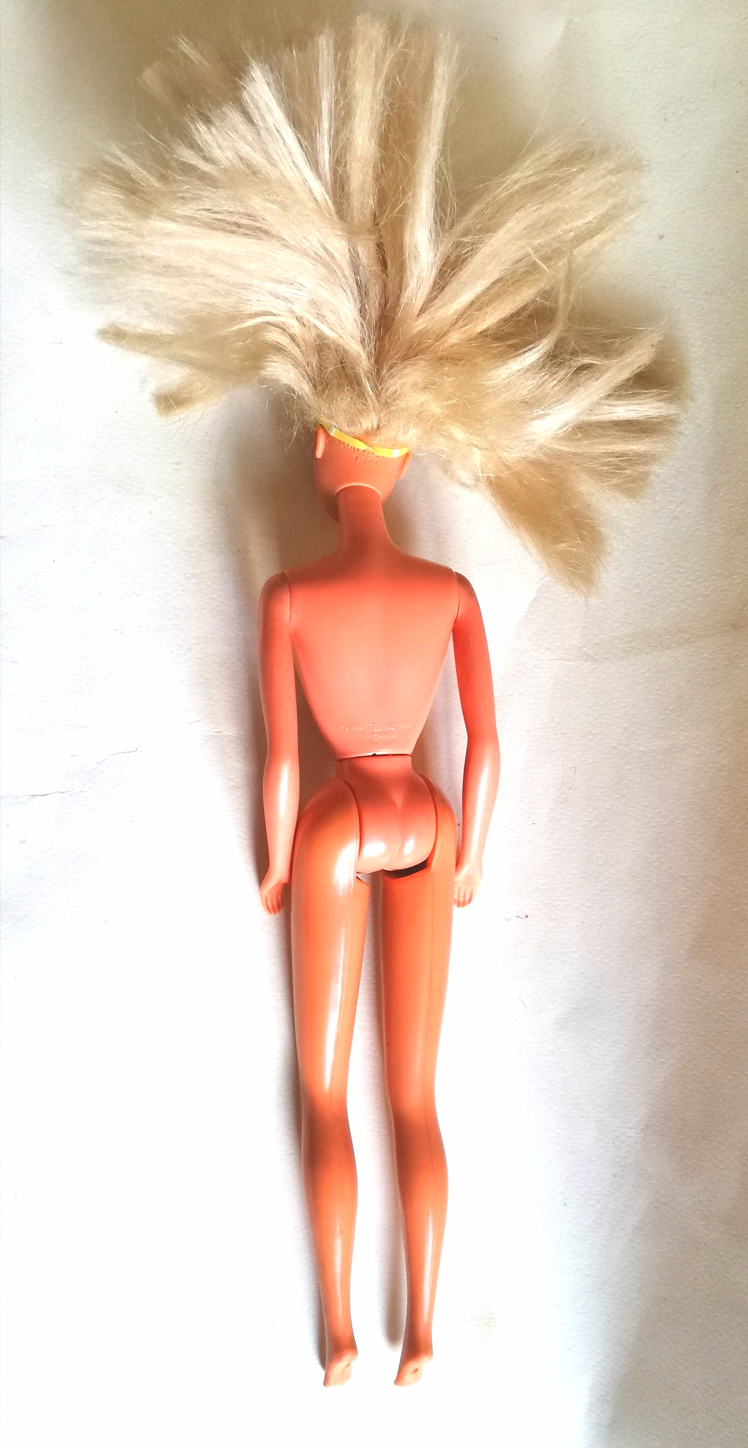 มีหลายภาพ,***ขาหลวมตามภาพ, ตุ๊กตาบาร์บี้หน้าวินเทจ ผมบลอนด์ฟู, พร้อมชุด เอวหมุนได้ ขายาง พับงอได้