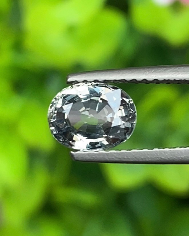พลอย เขียวส่อง (Green Sapphire) 1.44 กะรัต (Cts.) พลอยแท้ อัญมณีมงคลประจําวันเกิด เครื่องประดับพลอย