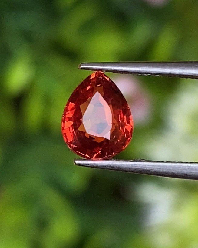 พลอย ออเรนจ์ แซฟไฟร์ Orange Sapphire 0.93 กะรัต (Cts.) พลอยแท้ อัญมณีมงคลประจําวันเกิด เครื่องประดับพลอย