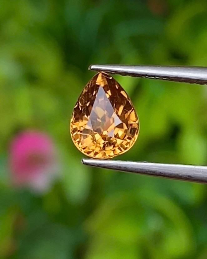 พลอย เพทาย (Zircon) 1.31 กะรัต (Cts.) พลอยแท้ อัญมณีมงคลประจําวันเกิด เครื่องประดับพลอย