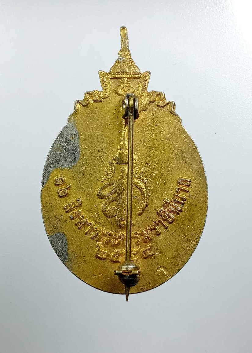 A7880 เข็มที่ระลึก 12 สิงหาพระบรมราชินีนาถ ปี2554