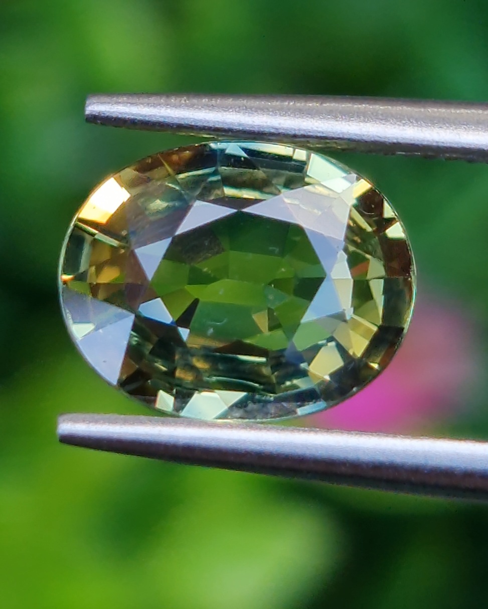 พลอย บุษราคัม yellow sapphire 2.28 กะรัต (Cts.) ดิบ (Unheated) พร้อมใบเซอร์ พลอยแท้ อัญมณีมงคลประจําวันเกิด เครื่องประดับพลอย