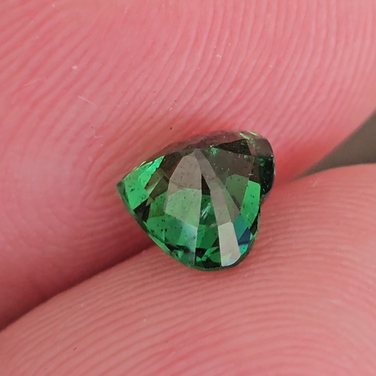 พลอย ซาโวไรท์ Tsavorite Garnet 1.11 กะรัต (Cts.) ดิบ Unheated พร้อมใบเซอร์ อัญมณีมงคลประจําวันเกิด เครื่องประดับพลอย