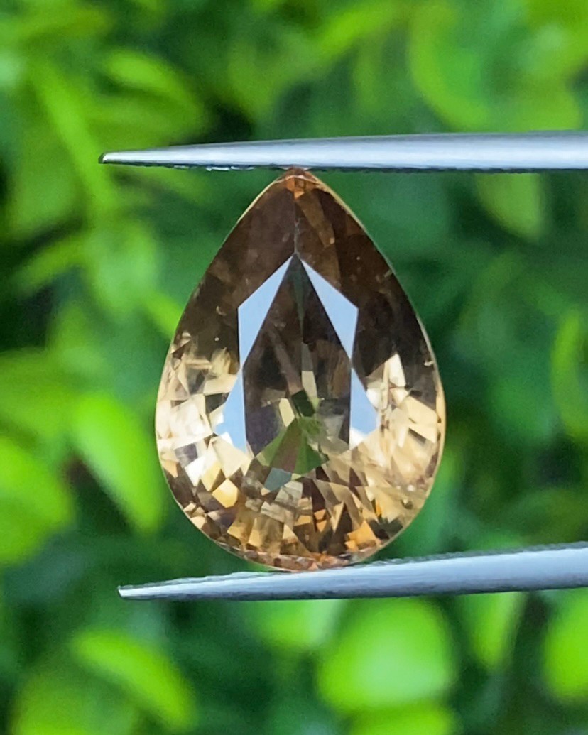 พลอย เพทาย Natural Zircon 14.34 กะรัต (Cts.) พร้อมใบเซอร์ พลอยแท้อัญมณีมงคล ประจําวันเกิด เครื่องประดับพลอย
