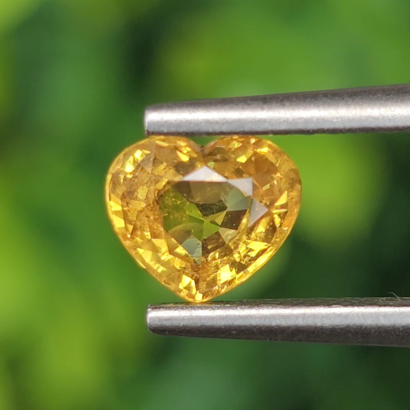 พลอย บุษราคัม yellow sapphire 0.85 กะรัต (Cts.) พลอยแท้ อัญมณีมงคลประจําวันเกิด เครื่องประดับพลอย