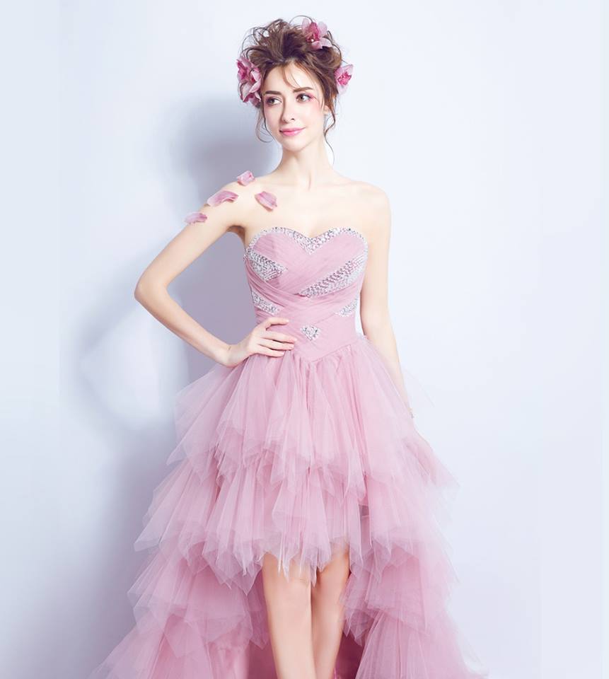 Pre-order ชุดแฟนซี ชุดราตรีสั้น หน้าสั้นหลังยาว สีชมพู เกาะอก จับจีบ ปักเลื่อมช่วงอก กระโปรงเป็นชั้น เชือกผูกหลัง