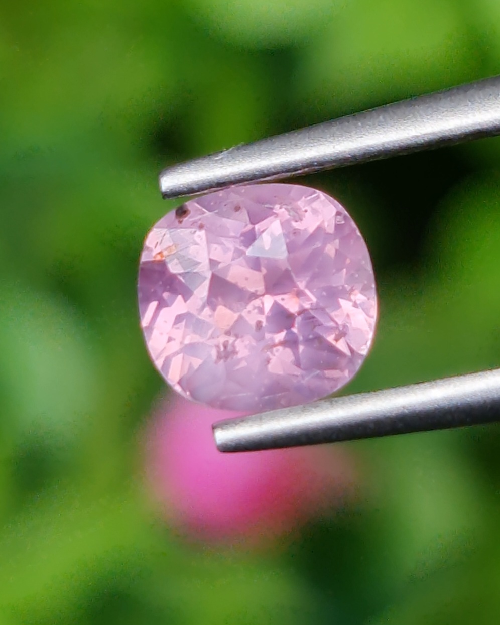 พลอย พัดพารัดชา Padparadscha Sapphire 1.05 กะรัต (Cts.) ดิบ (Unheated) พร้อมใบเซอร์ พลอยแท้ อัญมณีมงคลประจําวันเกิด เครื่องประดับพลอย